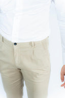 Pantalone pinces e risvolto