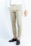 Pantalone pinces e risvolto