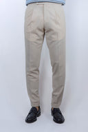 Pantalone con fibbie laterali