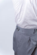 Pantalone con fibbia