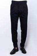 Pantalone con fibbie laterali