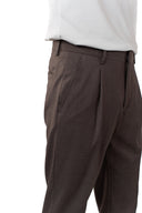 Pantalone con pince in coordinato